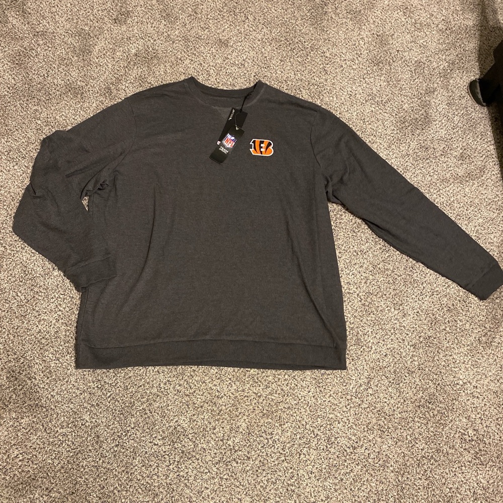 Antigua Men's Dark Gray Bengals Crewneck Sweater